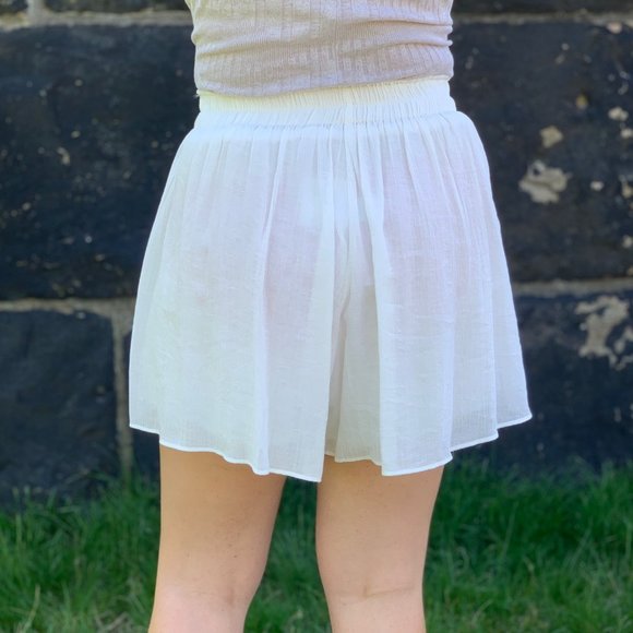 High Waisted Flutter Shorts - White - Picture 4 of 5